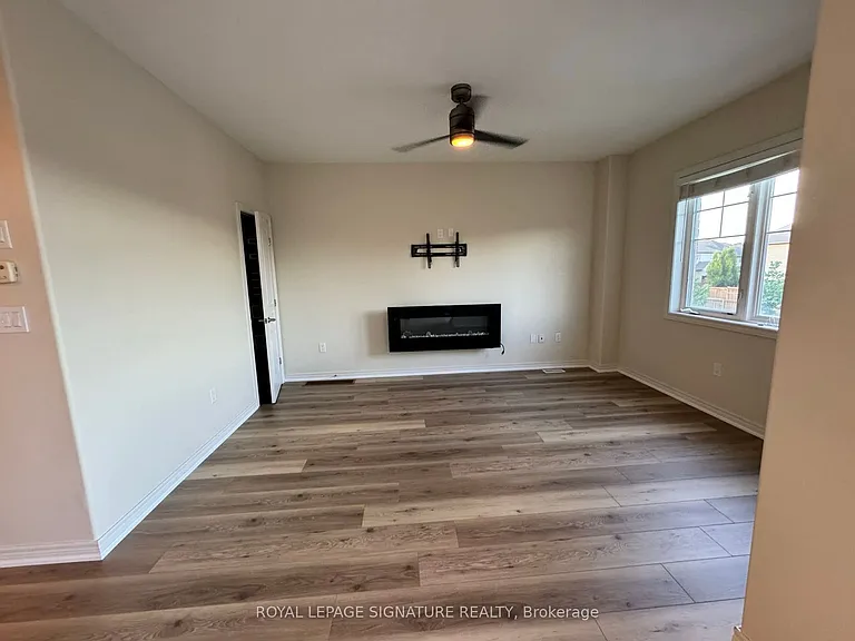 225 Westbank Trl — Photo 23