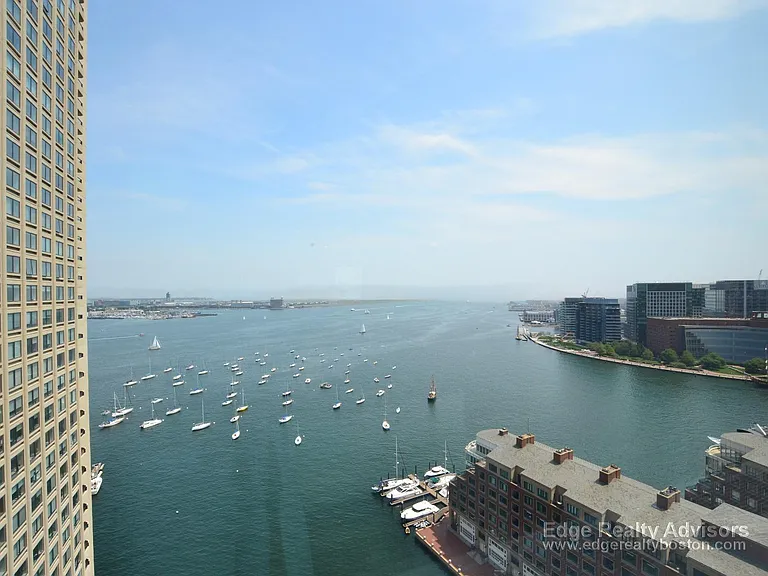 65 E India Row #25D — Photo 2