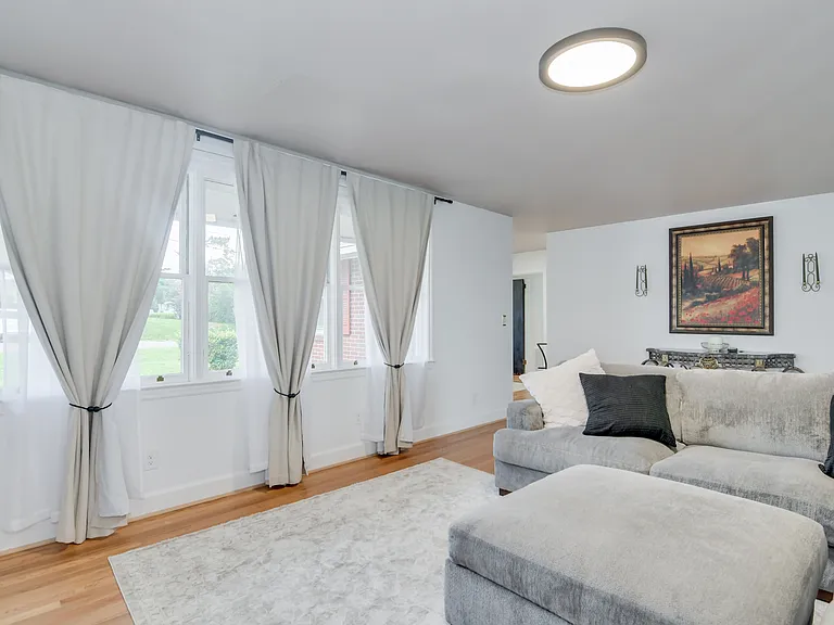 822 W Woodlawn Ave — Photo 7