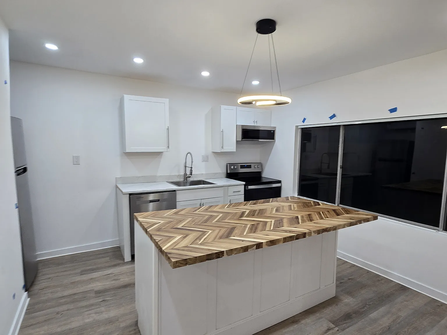 2 bed, 1006 sqft, $2,000 — Photo 1