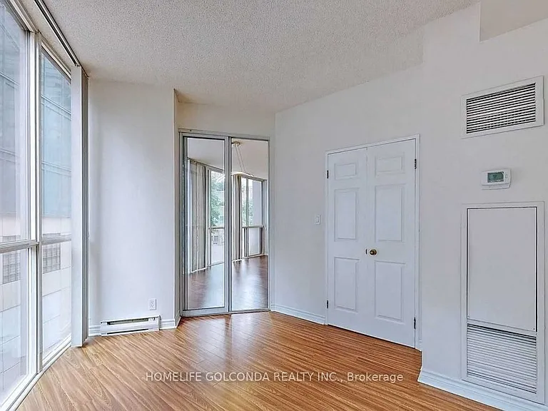 24 Wellesley St W #304 — Photo 5