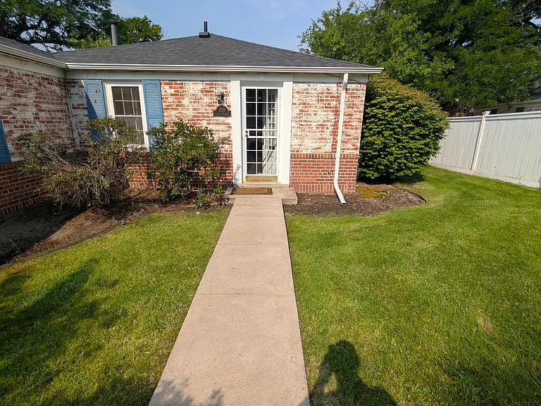 1219 Locust St — Photo 14
