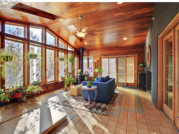 Efficient & relaxing sunroom