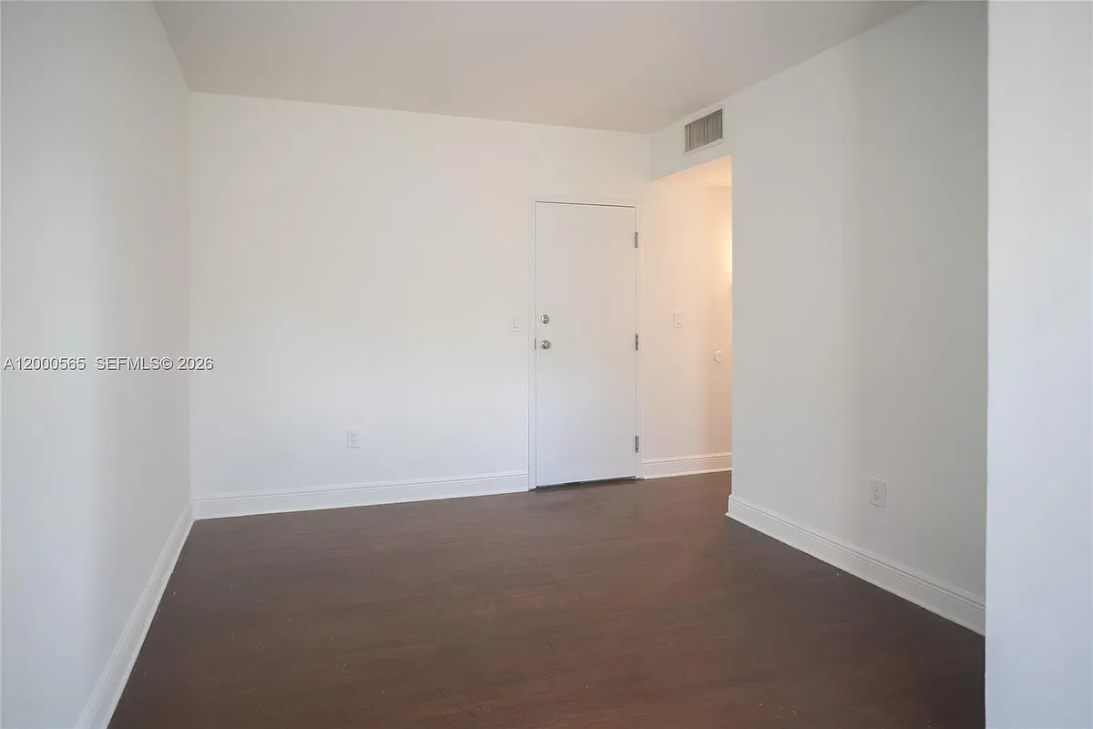 Building Photo - 605 Euclid Ave #203