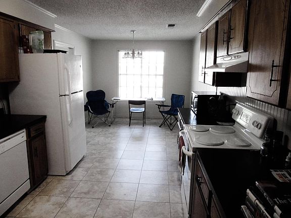 kitchen breakfast area