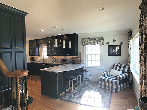 4th image of 220 Taylor Ave