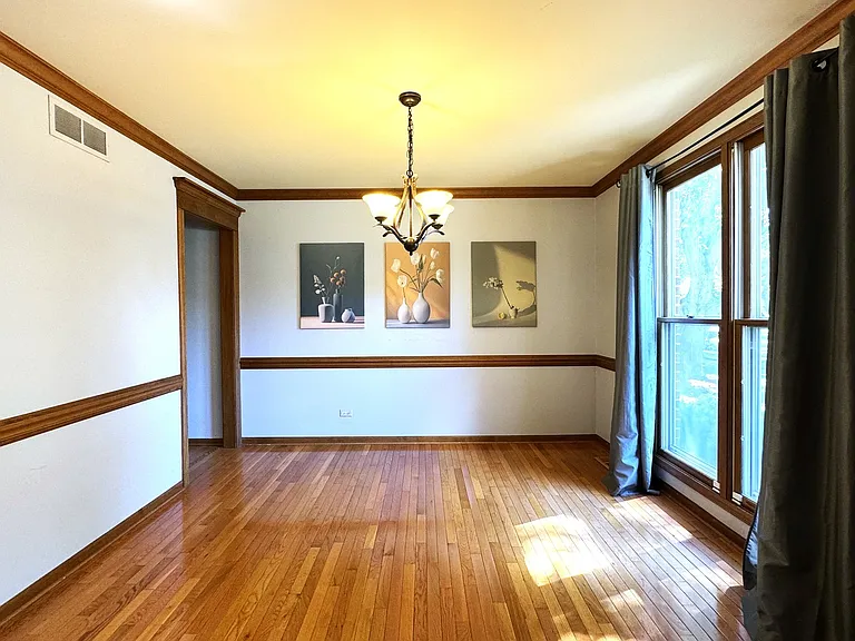 1217 Yorkshire Dr — Photo 3