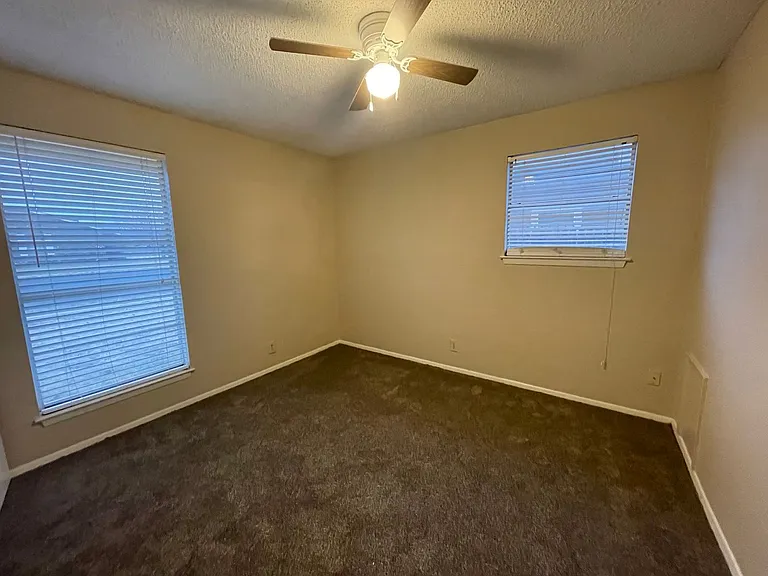 8623 Holiday Dr — Photo 8