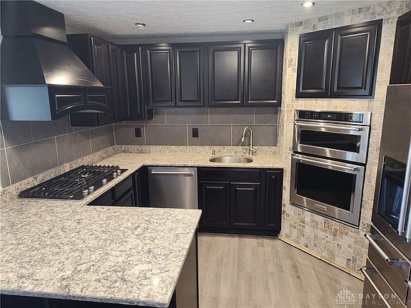 3rd image of 956 Omard Dr