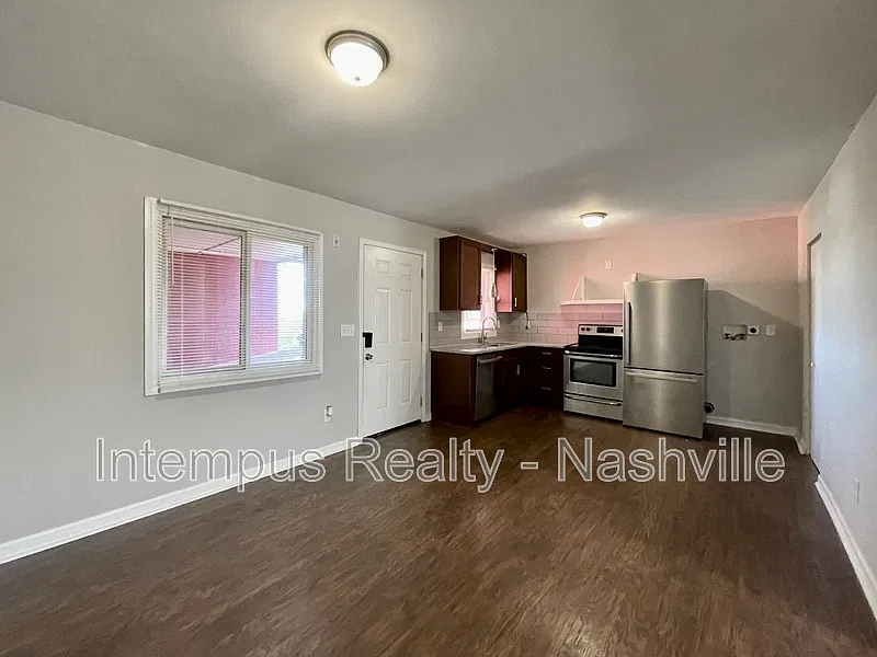 910 Shelby Ave — Photo 2