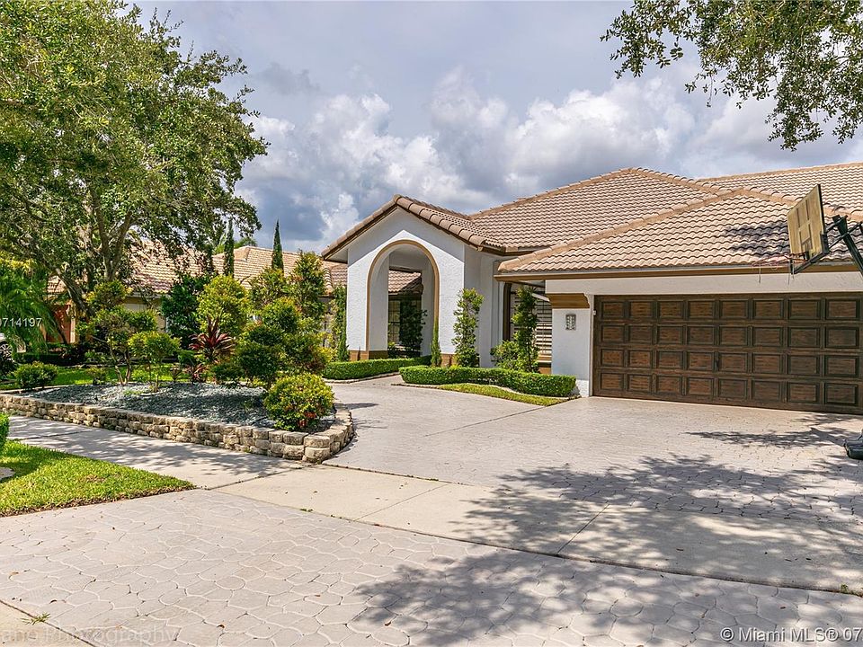 1st image of 1057 Poplar Cir