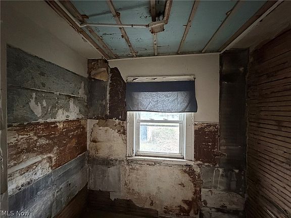 3rd image of 1534 Gross Ave NE