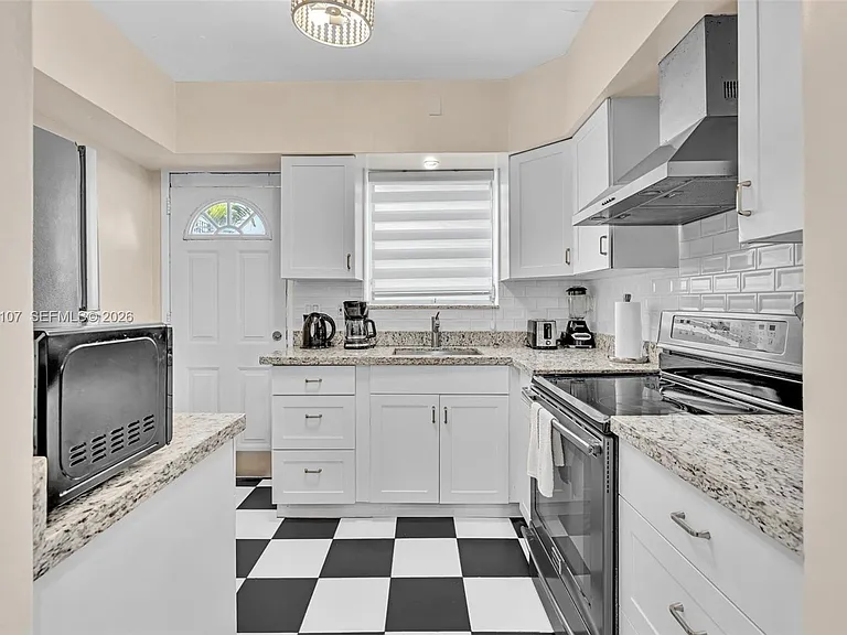 10002 E Bay Harbor Dr #2 — Photo 5