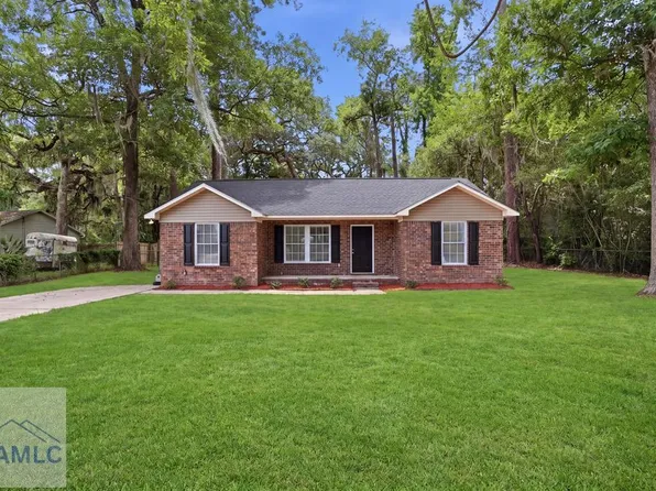 1384 Lake Dr, Midway, GA 31320