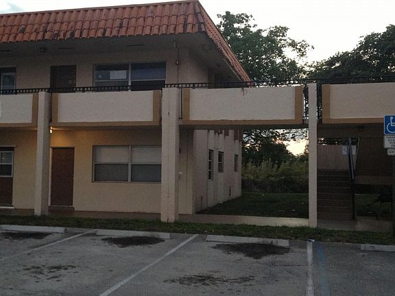 5th image of 400 NW 65th Ave APT 216