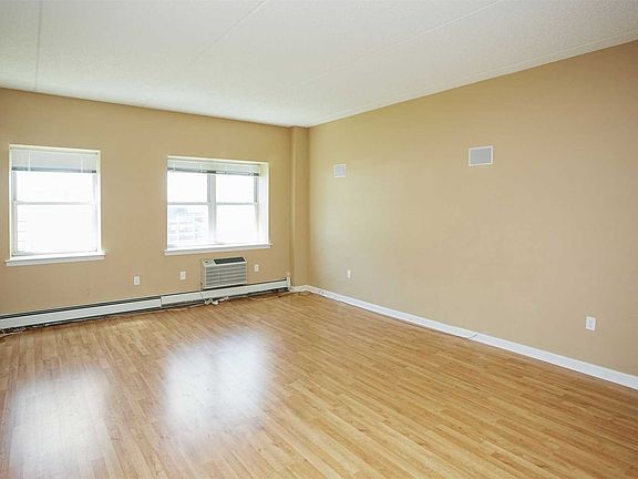 3rd image of 79-14 Rockaway Beach Blvd #1K