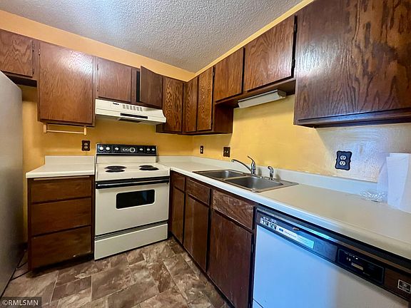 3rd image of 26 10th St W Unit 803