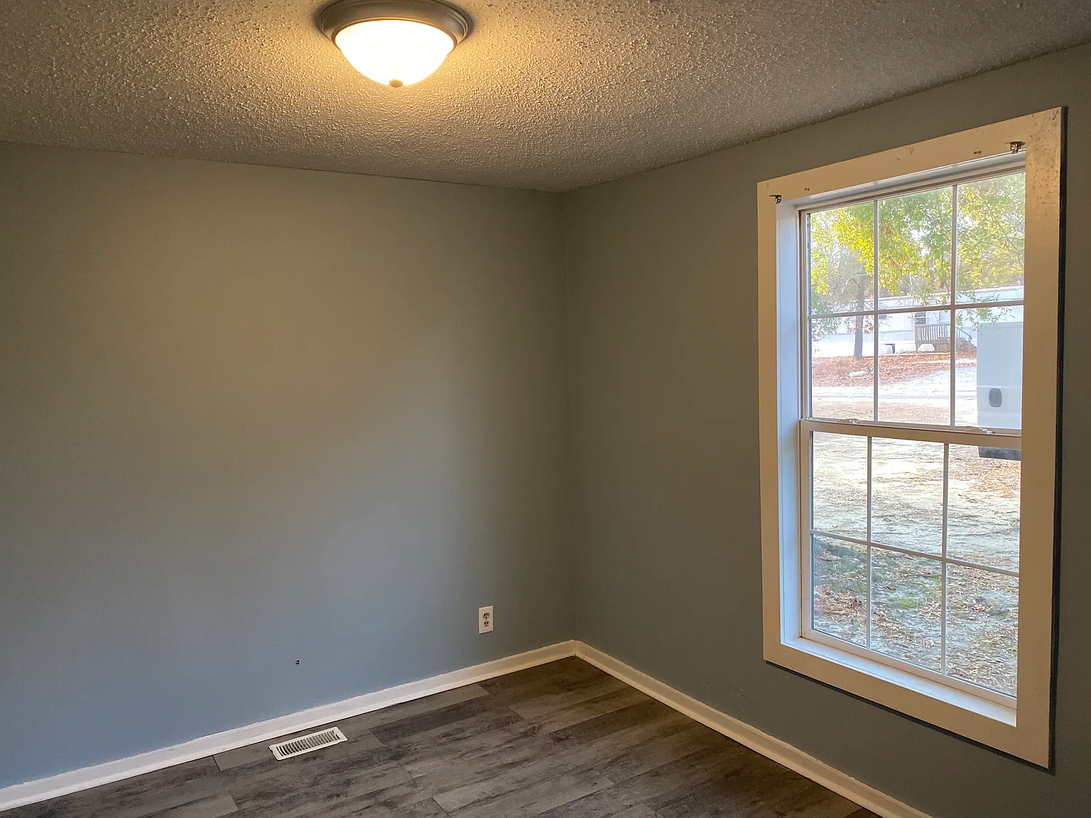 2 bed, 800 sqft, $1,050 — Photo 2