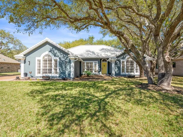 423 Augusta Dr, Rockport, TX 78382