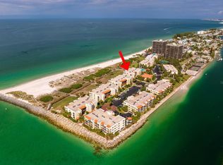 7480 Bayshore Dr APT 302, Treasure Island, FL 33706