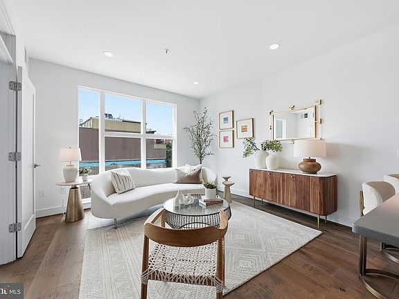 5th image of 2337 Champlain St NW Unit 305