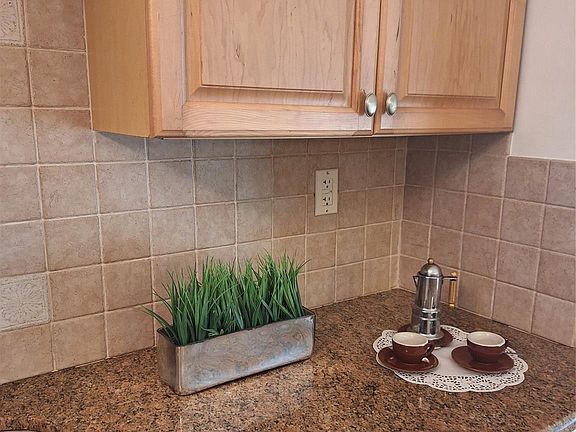 5th image of 200 S Birch #701