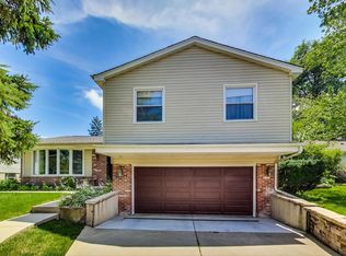 1771 E Camp McDonald Rd, Mount Prospect, IL 60056