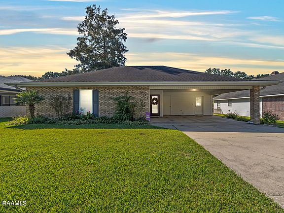 3rd image of 307 Triple Crown Cir