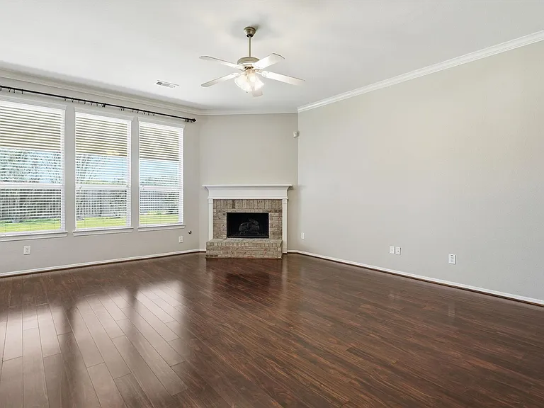 2506 Barton Springs St — Photo 4