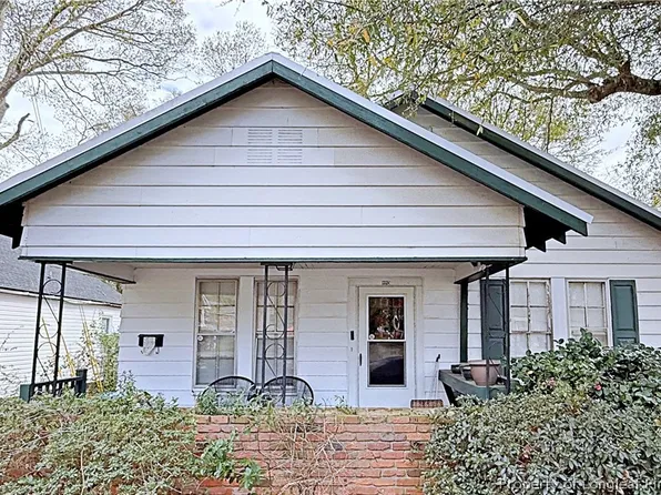 1113 Branson St, Fayetteville, NC 28305