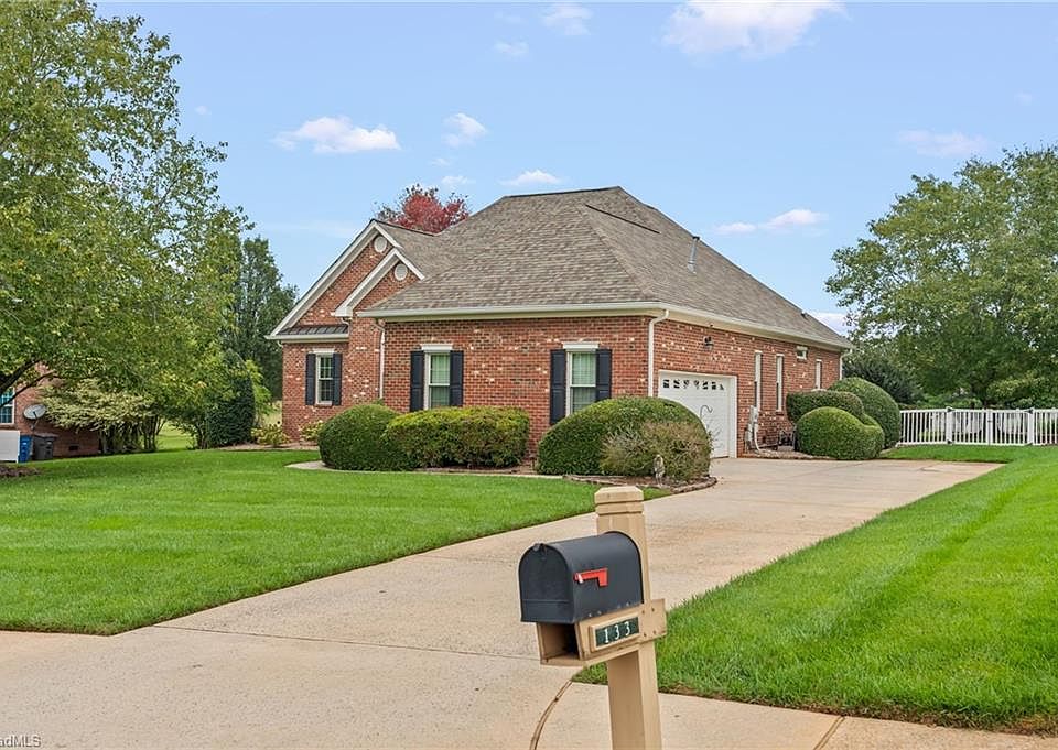1st image of 133 Fox Den Cir
