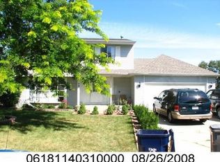 48 Highbury Dr, Elgin, IL 60120
