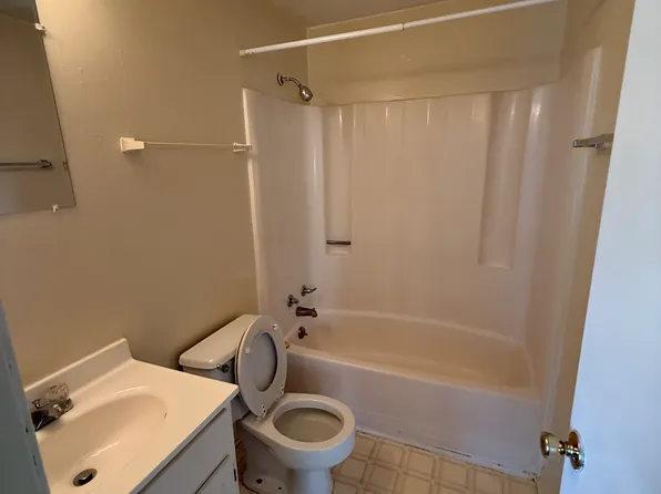 615 Davis St Unit B, Radford, VA 24141