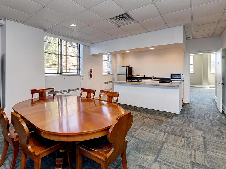1620 E Broad St #408 — Photo 13