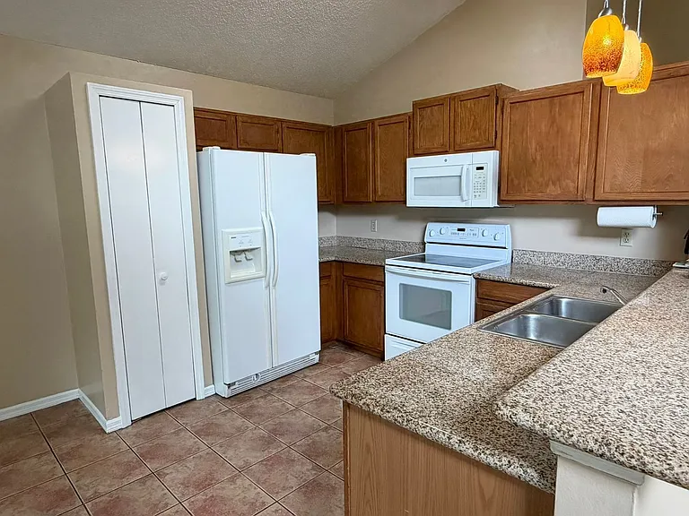 625 Remington Oak Dr — Photo 7