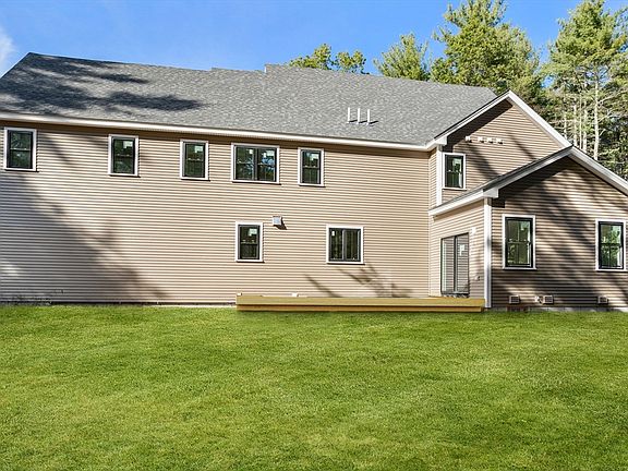 4th image of 427 Groton Rd