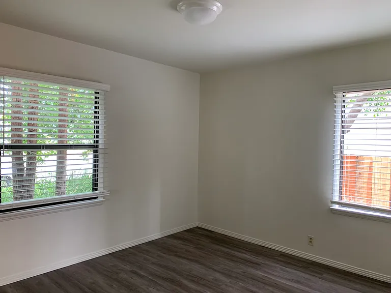 2497 1/2 S Barrington Ave #2497-1/2 — Photo 11
