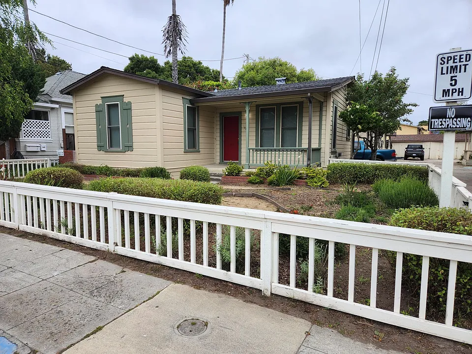 132 Campbell St