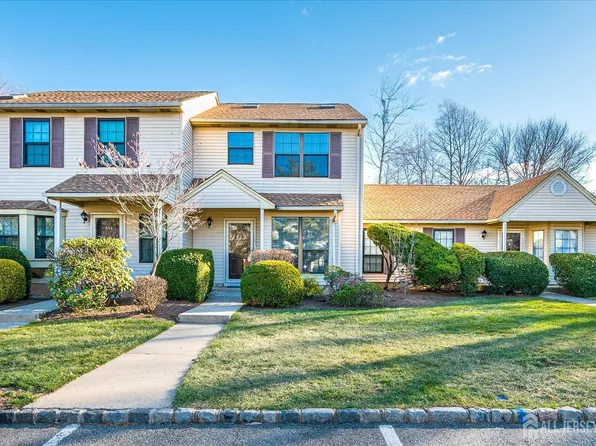 605 Maplecrest Rd W, Edison, NJ 08820