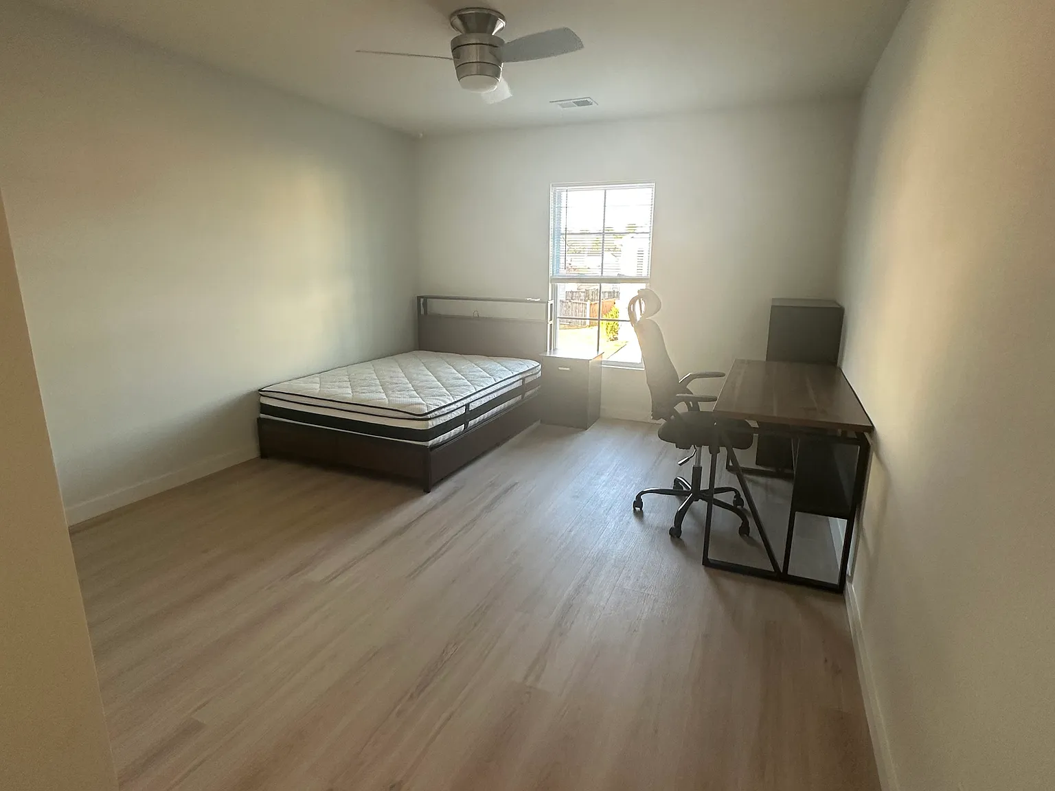 5 bed, 2711 sqft, $850 — Photo 4