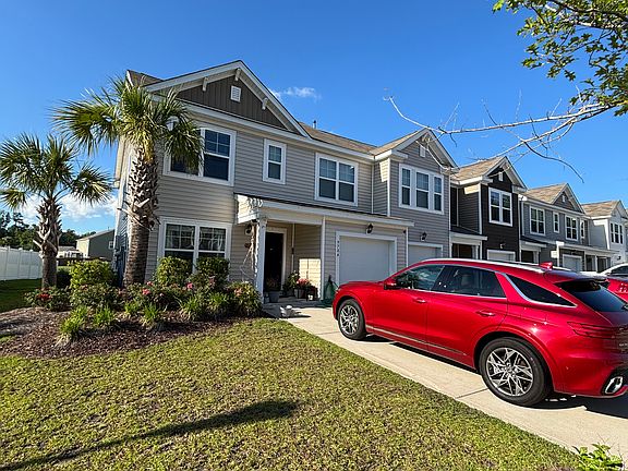 Big driveway takes up to 4 cars.