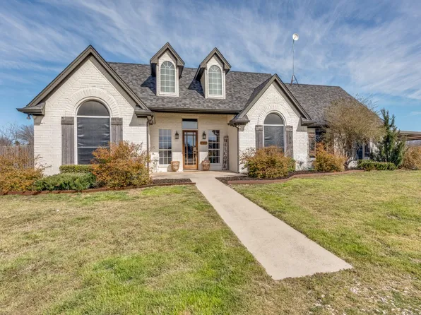 103 Honeysuckle Dr, Decatur, TX 76234