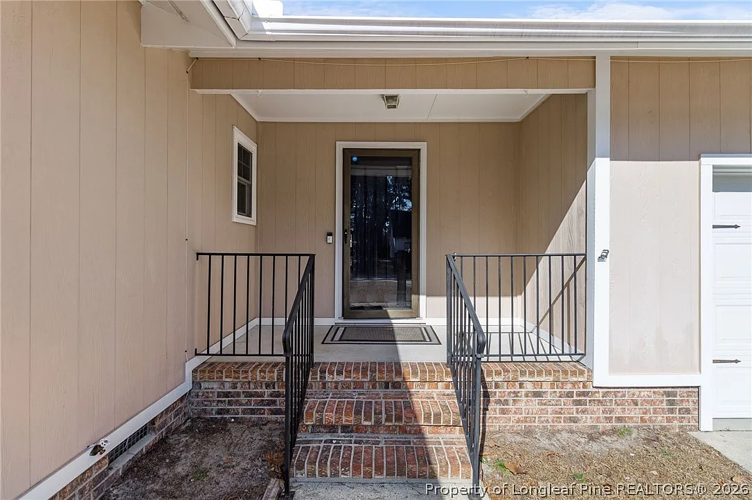 3 bed, 2.0 bath, 1331 sqft, $1,600 — Photo 2