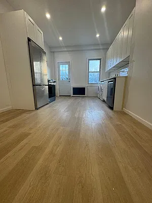Rented by Halvatzis Realty | media 1