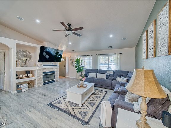 3rd image of 3920 Dart Dr