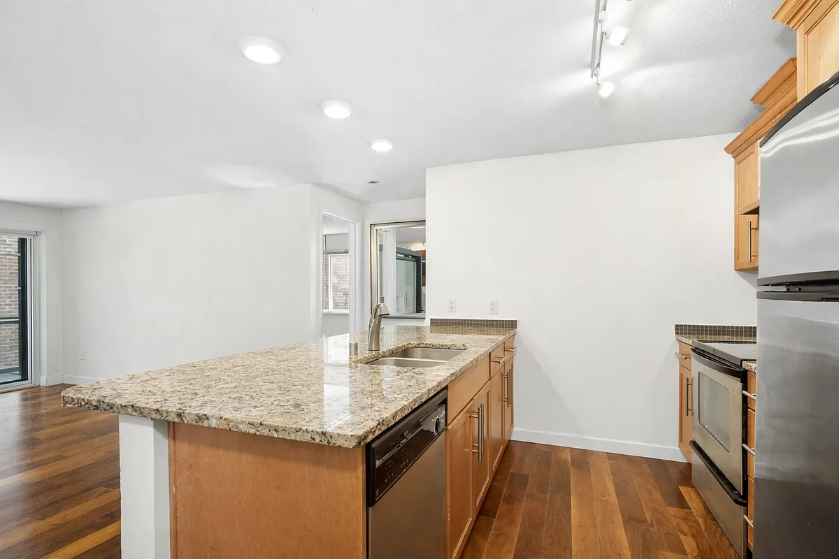 Building Photo - 231 Belmont Ave E #310