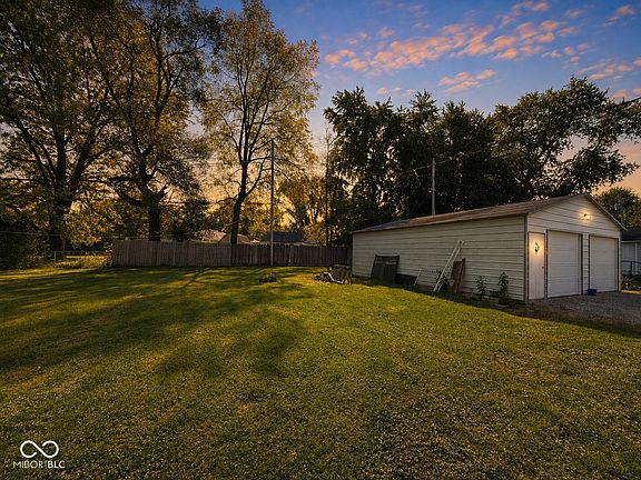 3rd image of 241 Ringwood Way