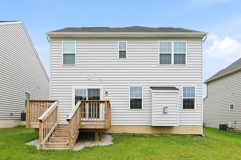 3 bed, 2.5 bath, $2,195 — Photo 3