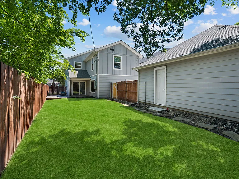2728 Livingston Ave — Photo 24