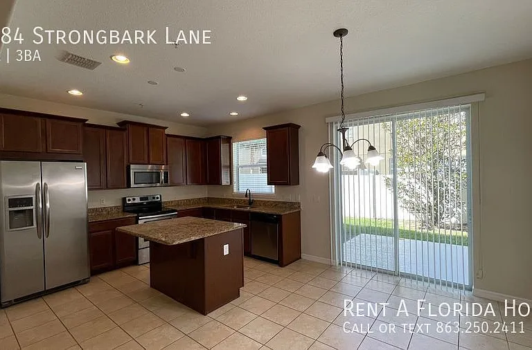 9484 Strongbark Ln — Photo 5